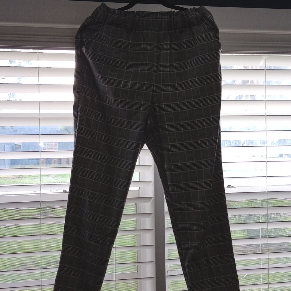 So brand paperbag waist dress pant plaid size large with pockets